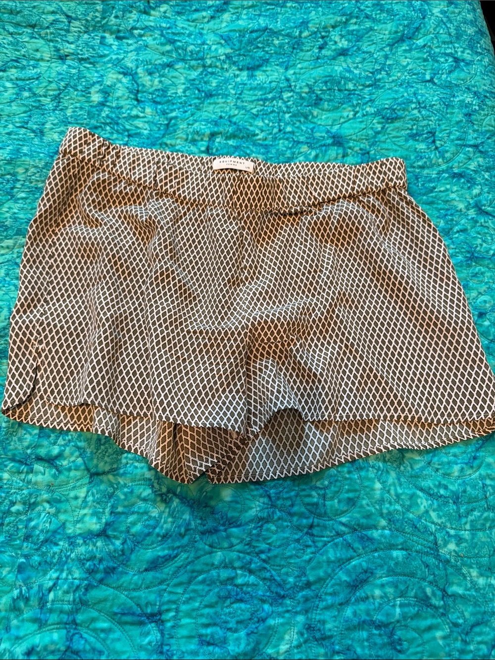 Equipment Women's olive & White Geometric Print Elastic Waist Shorts
